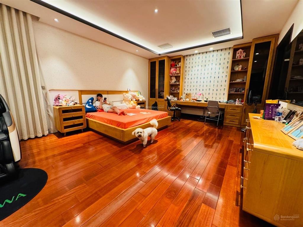 Chủ cần bán biệt thự nhà vườn, kinh doanh văn phòng ô tô tránh  đền lừ 140 m, giá 36 tỷ