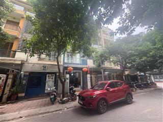 Chủ cần bán nhanh phân lô thang máy  phố tam trinh 70m2 giá 20 tỷ
