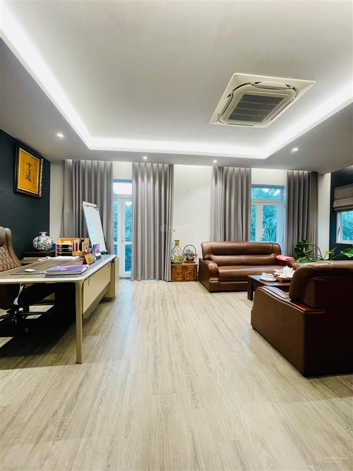 Siêu hiếm 3 mặt thoáng nhà xây chắc chắn vỉa hè rộng  kđt định công 98 m2, giá 36 tỷ