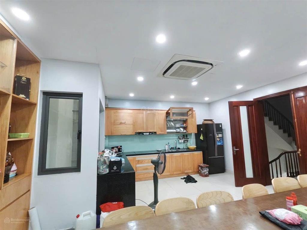 Siêu hiếm 3 mặt thoáng nhà xây chắc chắn vỉa hè rộng  kđt định công 98 m2, giá 36 tỷ