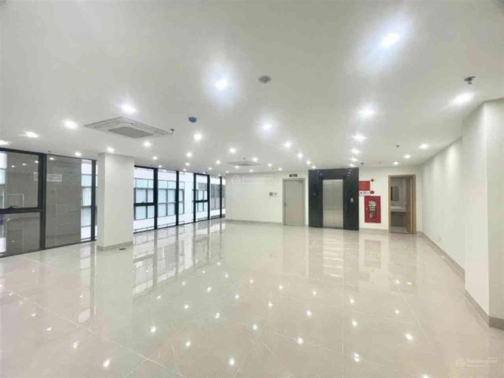 Bán tòa văn phòng mặt phố 7 tầng thang máy  đại la 98 m, mt 7 m, giá 65 tỷ