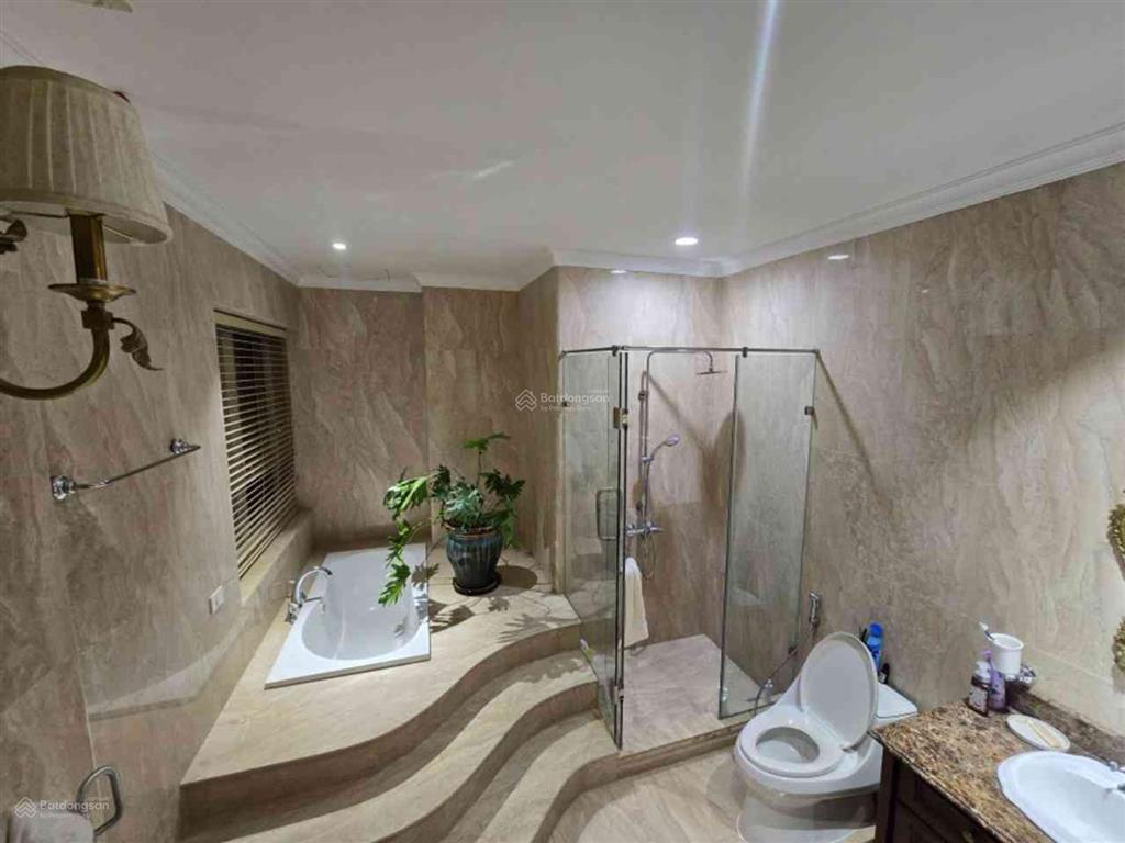 Bán nhà riêng tại tân mai, 65 tỷ, 190m2, 8pn, 5wc, mặt tiền 13m, 4 tầng, hot!