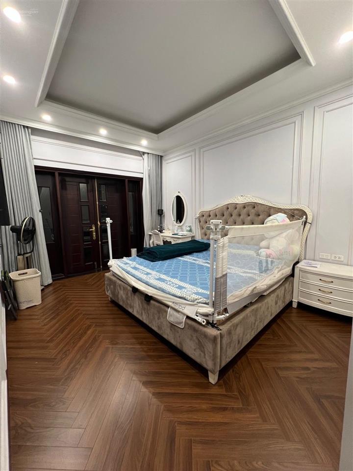 Bán gấp nhà đẹp thang máy, ô tô đỗ cửa  nguyễn chính 62m, giá 12 tỷ
