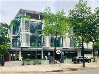 Toà nhà văn phòng góc 3 mặt tiền  gần cảng cát lái  28x20m  dtsd 1.700m2  5 tầng