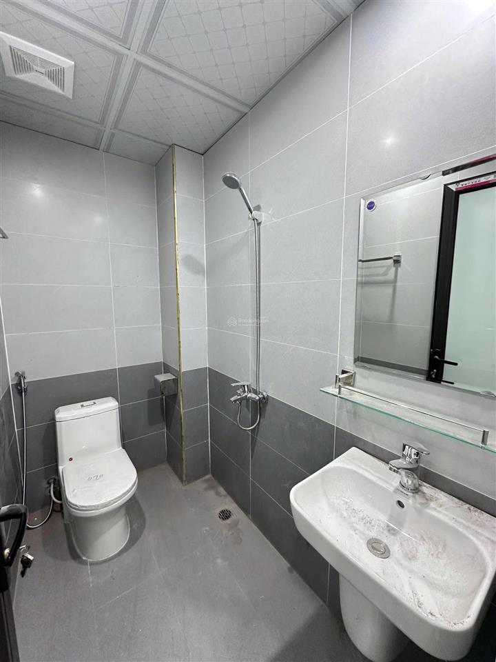 Cho thuê gấp ch cực thoáng ngay sát keangnam, full nội thất, có ban công cực đẹp