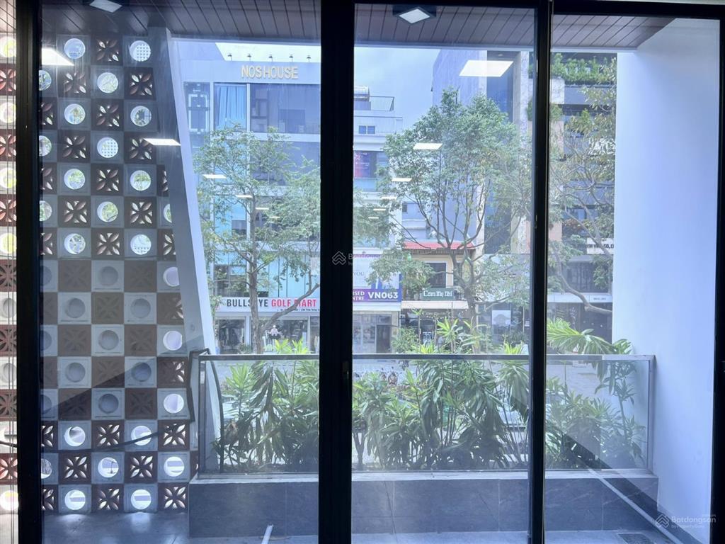 Toà 7 tầng còn trống tầng 4. cho thuê chuẩn văn phòng. diện tích 100m2. mặt tiền trần hưng đạo