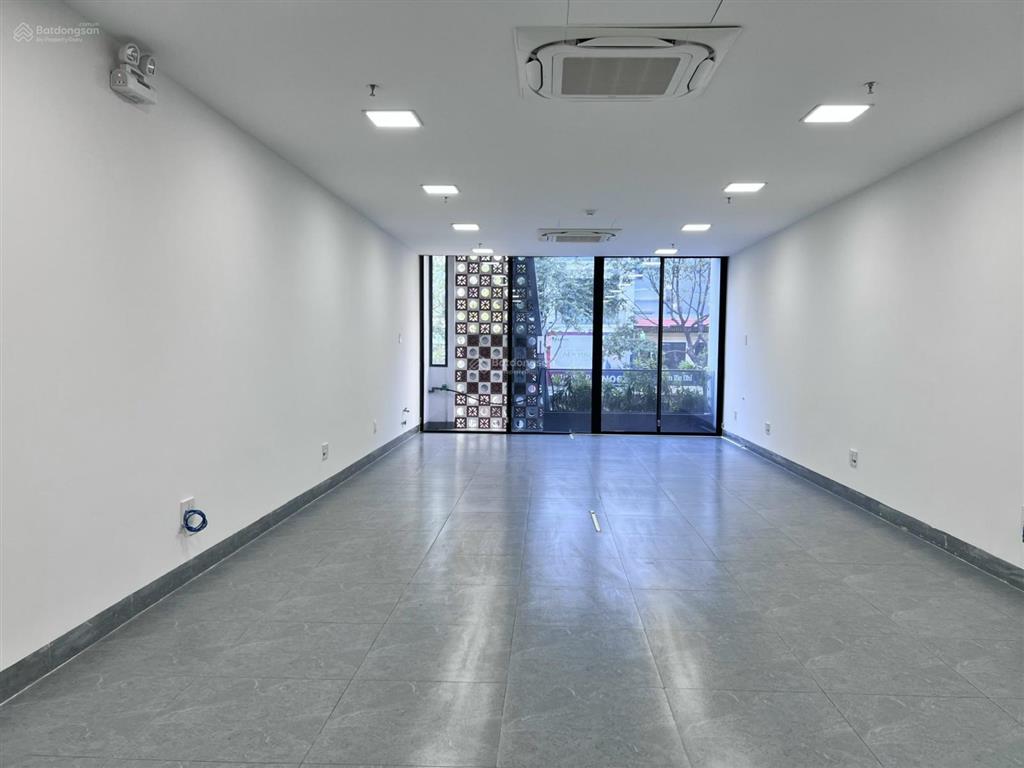 Toà 7 tầng còn trống tầng 4. cho thuê chuẩn văn phòng. diện tích 100m2. mặt tiền trần hưng đạo