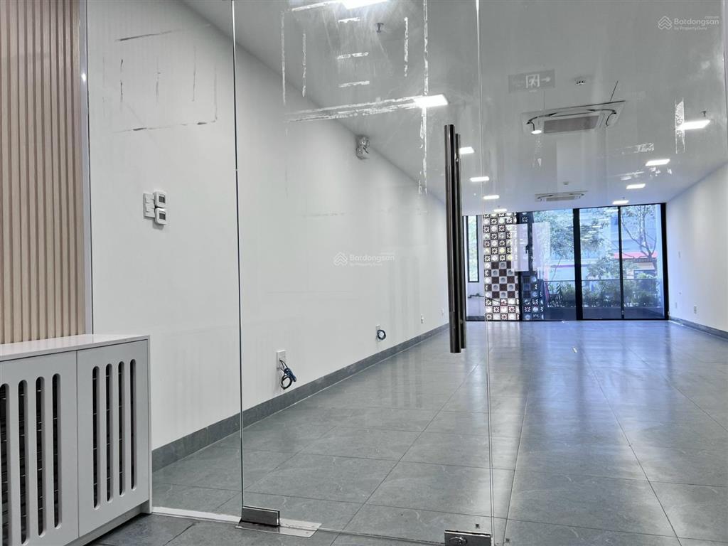 Toà 7 tầng còn trống tầng 4. cho thuê chuẩn văn phòng. diện tích 100m2. mặt tiền trần hưng đạo