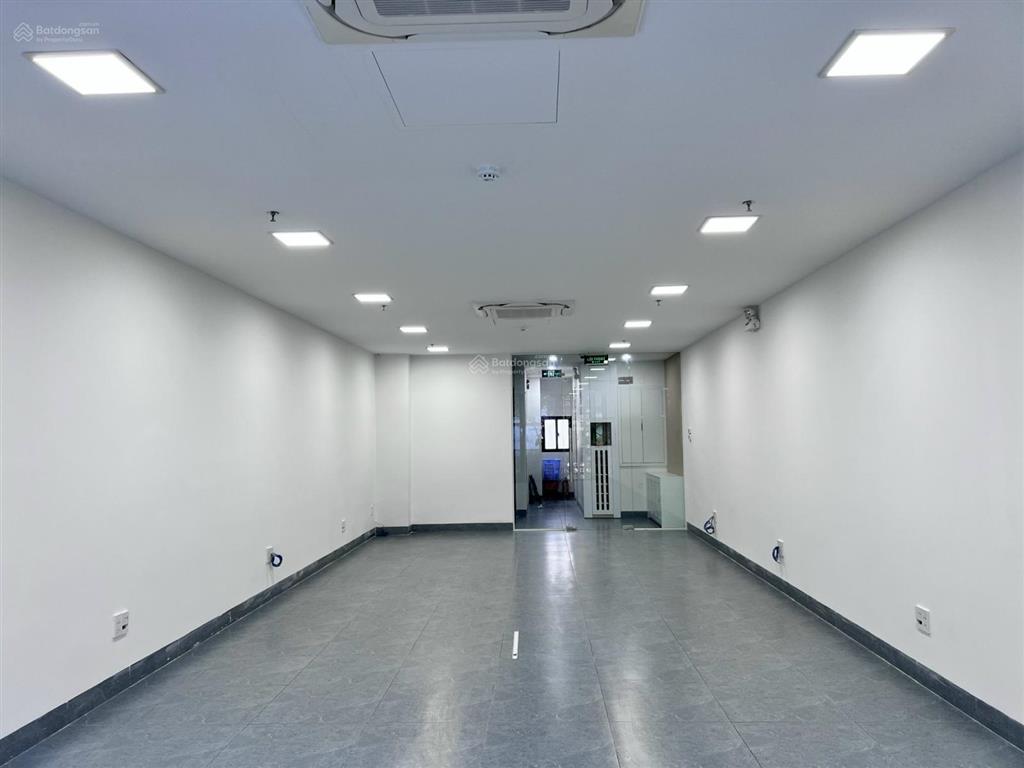 Toà 7 tầng còn trống tầng 4. cho thuê chuẩn văn phòng. diện tích 100m2. mặt tiền trần hưng đạo