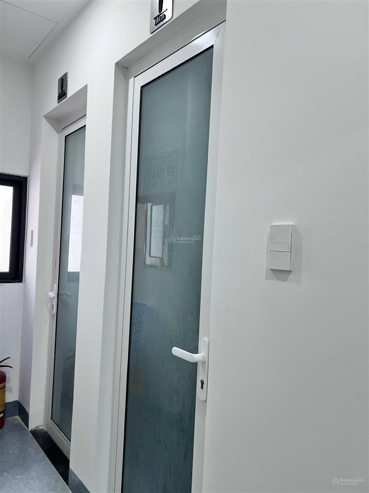 Toà 7 tầng còn trống tầng 4. cho thuê chuẩn văn phòng. diện tích 100m2. mặt tiền trần hưng đạo