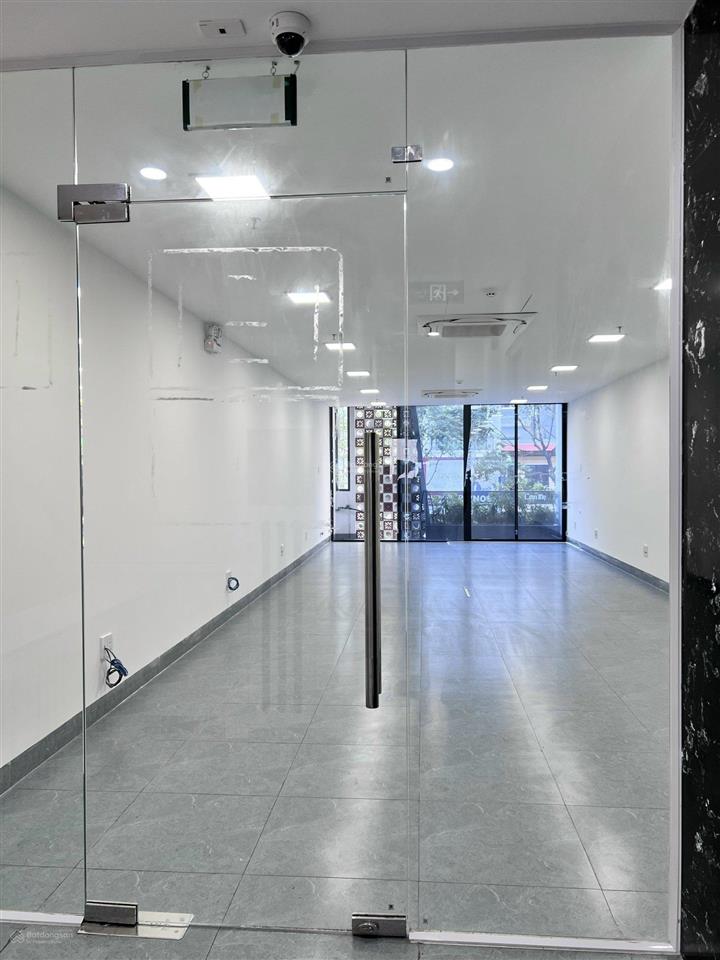 Toà 7 tầng còn trống tầng 4. cho thuê chuẩn văn phòng. diện tích 100m2. mặt tiền trần hưng đạo