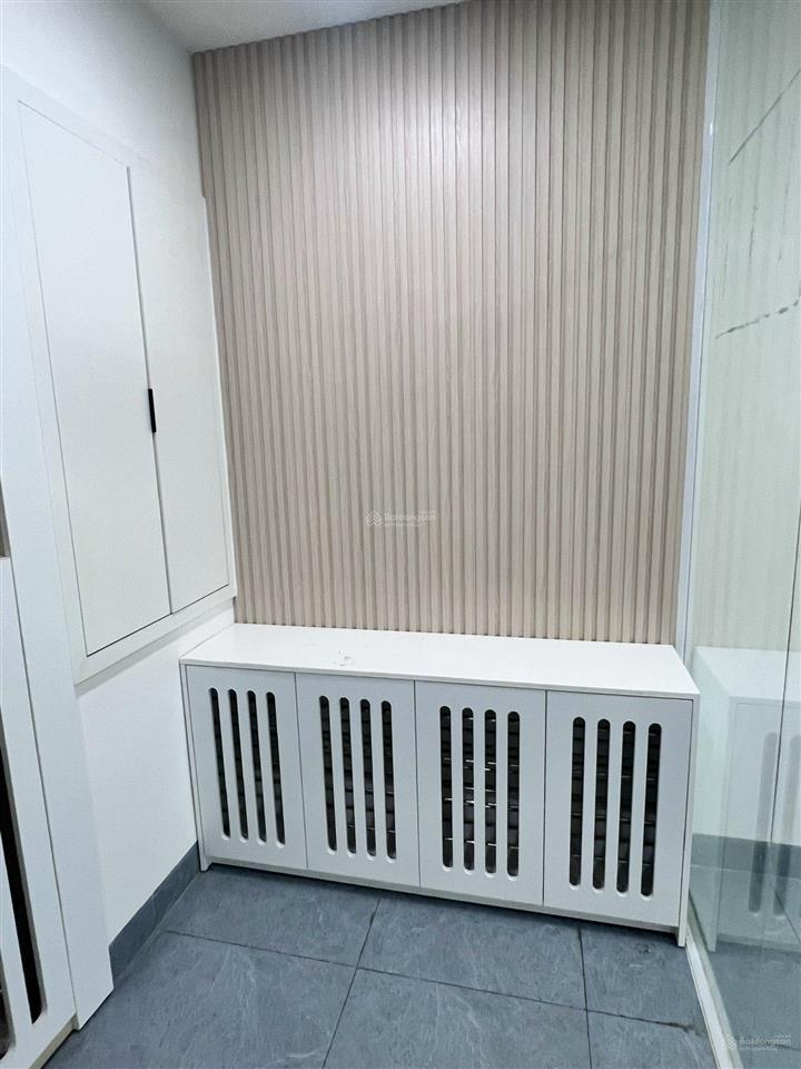 Toà 7 tầng còn trống tầng 4. cho thuê chuẩn văn phòng. diện tích 100m2. mặt tiền trần hưng đạo