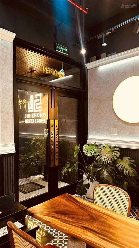 Tòa văn phòng 7 tầng đường trần hưng đạo. ngay cầu rồng. đang cho thuê 80 triệu/tháng. cực đẹp