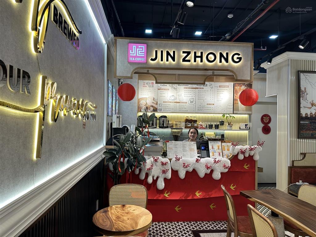 Tòa văn phòng 7 tầng đường trần hưng đạo. ngay cầu rồng. đang cho thuê 80 triệu/tháng. cực đẹp