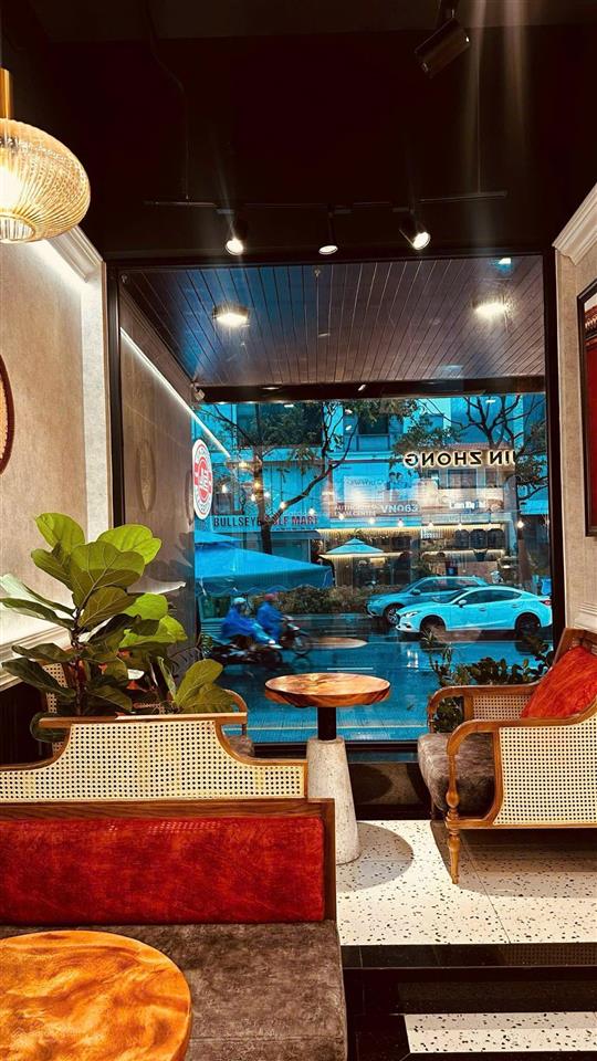 Tòa văn phòng 7 tầng đường trần hưng đạo. ngay cầu rồng. đang cho thuê 80 triệu/tháng. cực đẹp