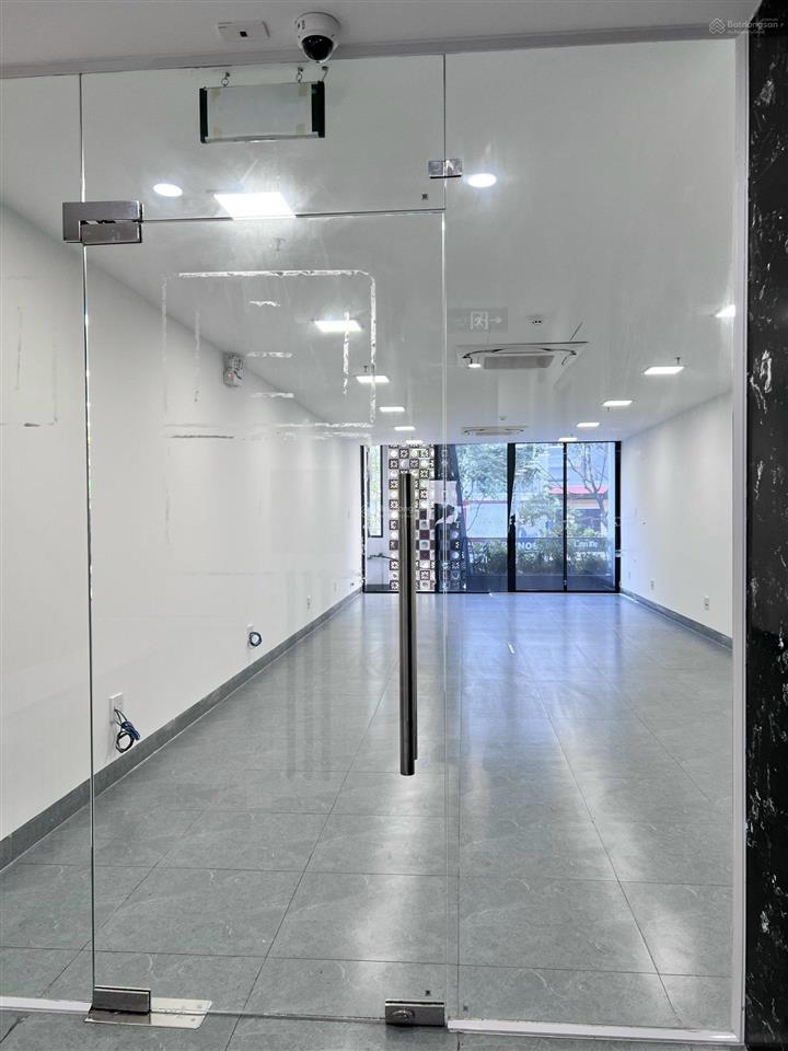 Tòa văn phòng 7 tầng đường trần hưng đạo. ngay cầu rồng. đang cho thuê 80 triệu/tháng. cực đẹp