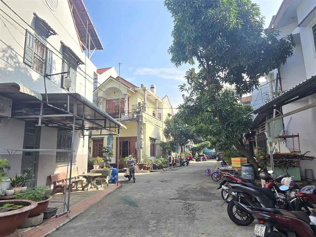 Bán nhà dĩ an hxh 10m nguyễn thị minh khai, đất 64.5m2, 2 tầng, 3pn, gần chợ dĩ an, 3.5 tỷ