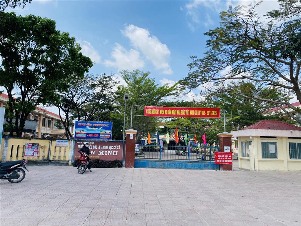 Cần bán gấp giảm thêm 10tỷ, 96000m2, view sông ngay sát trường cấp 1 và cấp 2 và kcn