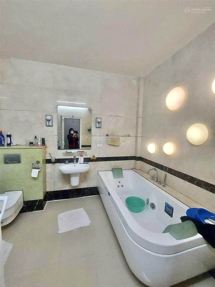 Bán nhà khu phân lô đầm trấu. dt 120m2 x 4 tầng.thang máy mt 5m. giá 25 tỷ