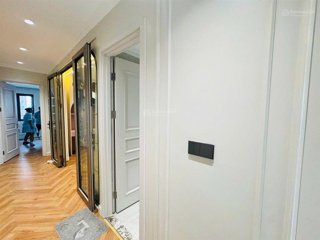 Bán nhà phường vĩnh hưng. dt,66m x 6 tầng thang máy. ngõ thông ô tô. gần mặt phố. giá, 15 tỷ