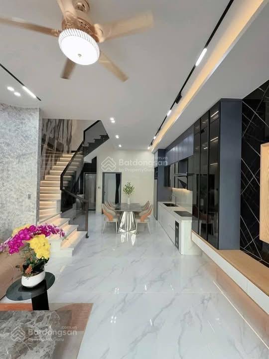 Bán nhà giá ngay bến xe quận 8 , đang cho thuê 20 triệu/tháng