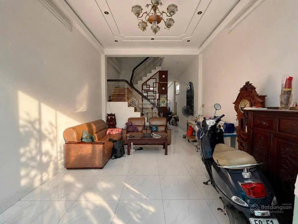 Bán nhà 5x18m, gần bến xe quận 8  đường tạ quang bửu đang cho thuê 15 triệu