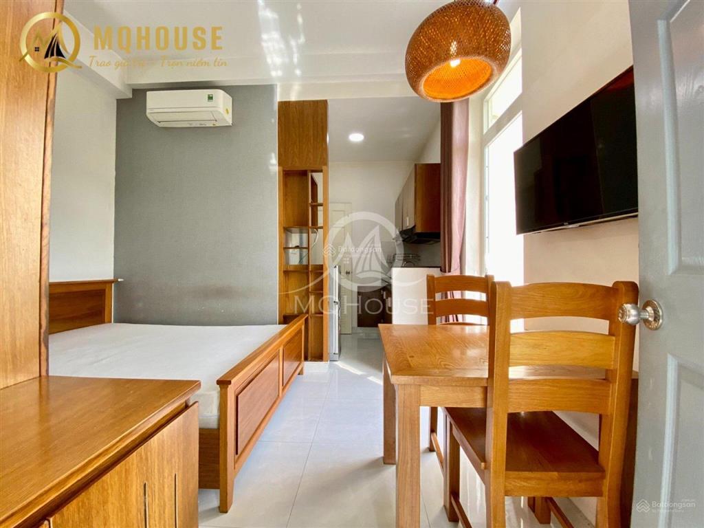 Căn hộ studio ban công cao cấp gần sân bay tsn trang bị nội thất đầy đủ, thang máy, bảo vệ 24/24