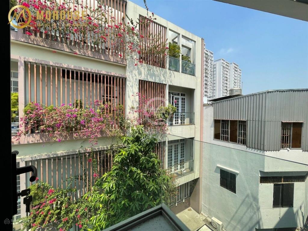 Cho thuê căn hộ studio ban công cao cấp ngay trường chinh  bàu cát tân bình