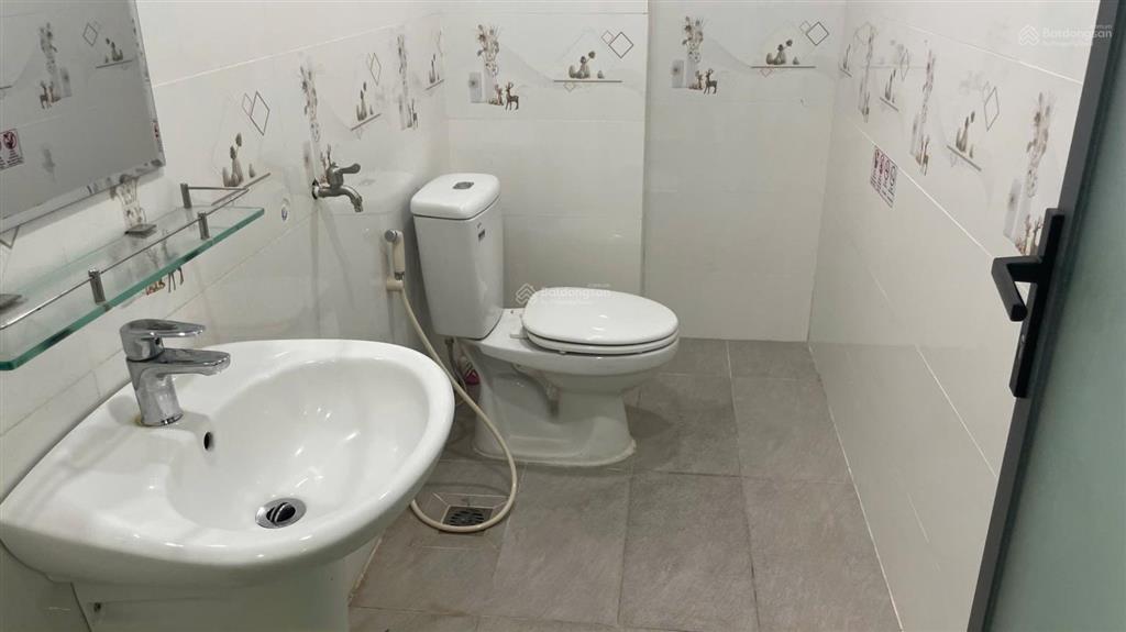Cho thuê phòng phía trước cityland park hills. vị trí siêu đẹp. 60m2 giá chỉ 7tr/tháng