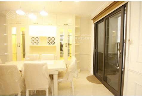 Em trường chuyên cho thuê cc discovery complex căn 2pn chỉ với giá 17tr/1 tháng