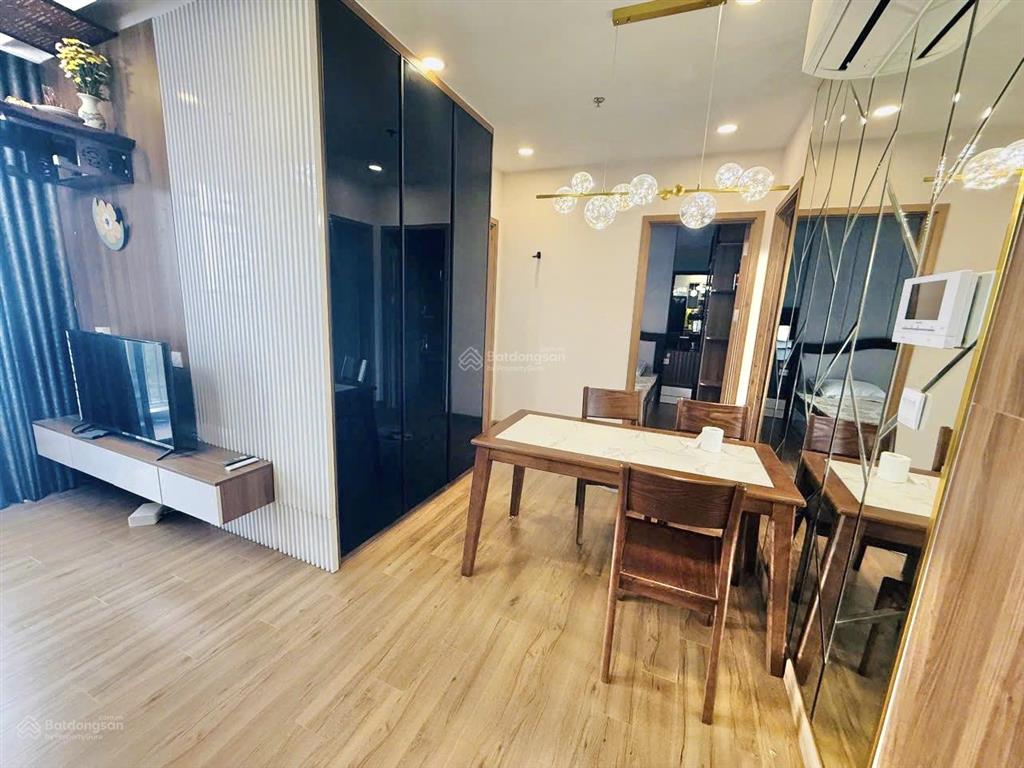 Giá tốt nhất thị trường cho loại căn hộ view biệt thự đảo xanh mướt.