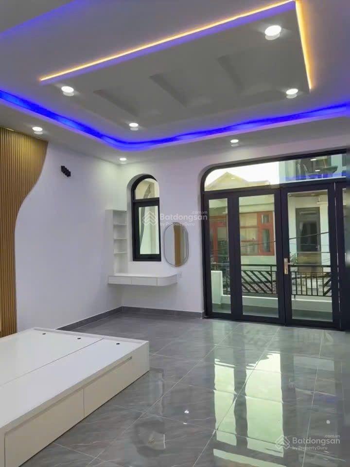 Nhà đẹp dt 5x15m 1trệt 2lầu 4pn 4wc sân thượng rộng sân phơi hẻm 6m lâm thị hố t.t.hiệp q12, 6,98tỷ