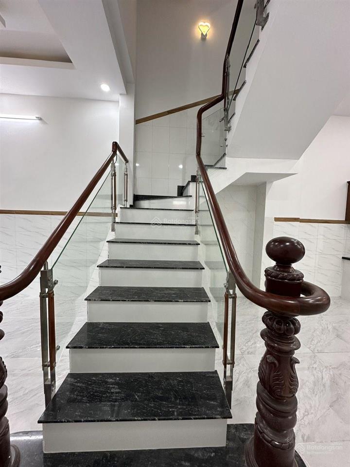 Nhà đẹp shr dt 4,2x18m trệt 2 lầu 4pn 3wc hẻm xh 5m thông đường đông bắc q12 giáp gò vấp, 5,9 tỷ