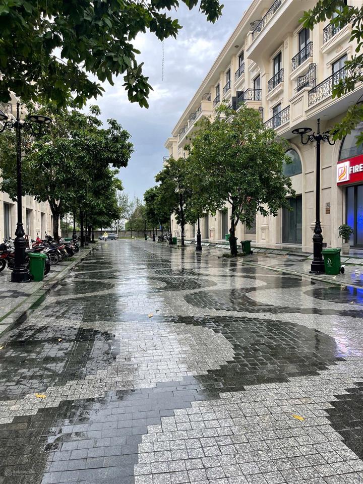 Cho thuê mặt tiền phố đi bộ  vạn phúc city