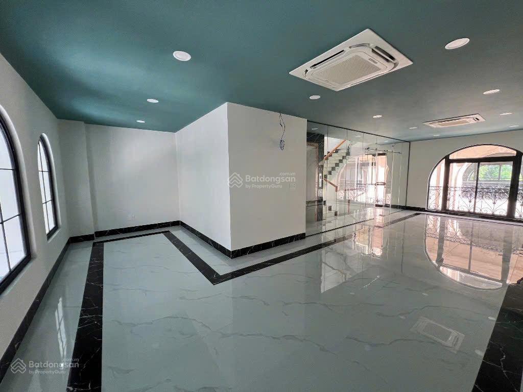 Cho thuê mặt tiền phố đi bộ  vạn phúc city