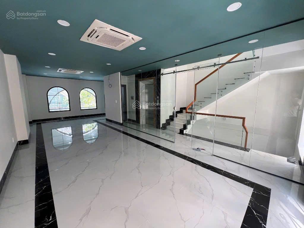 Cho thuê mặt tiền phố đi bộ  vạn phúc city