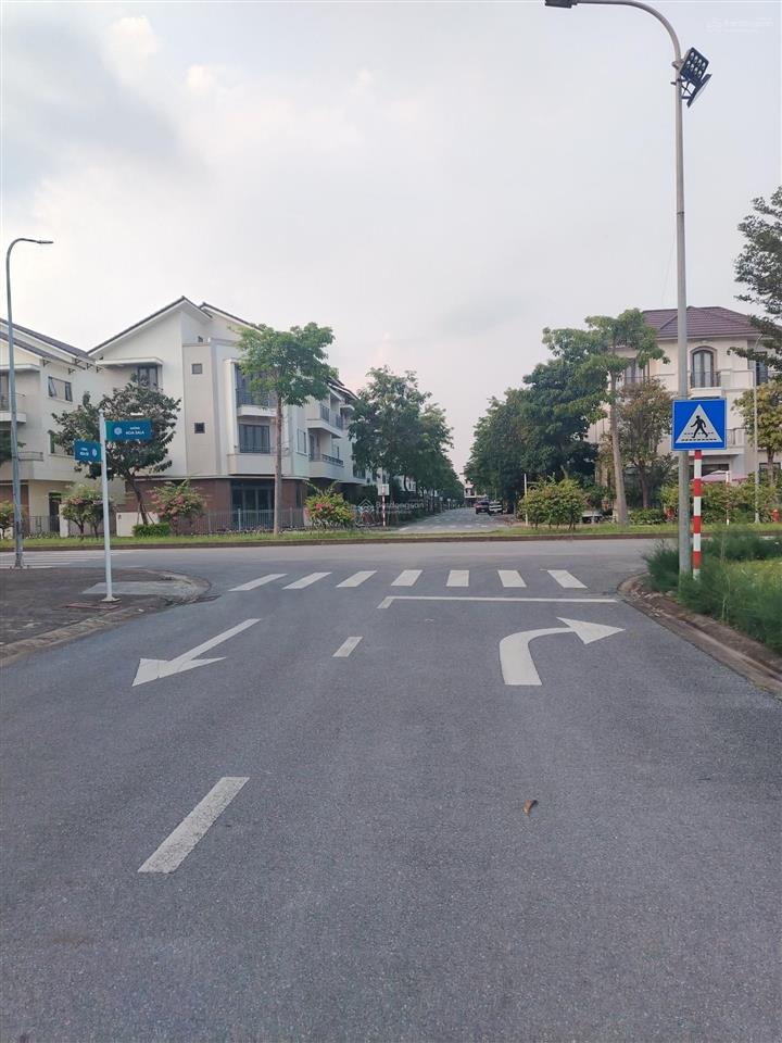 Hiếm có 1 căn áp góc view công viên 90m, mặt tiền 6m, 8,x tỷ. kinh doanh cực tốt, để ở cực thoáng.