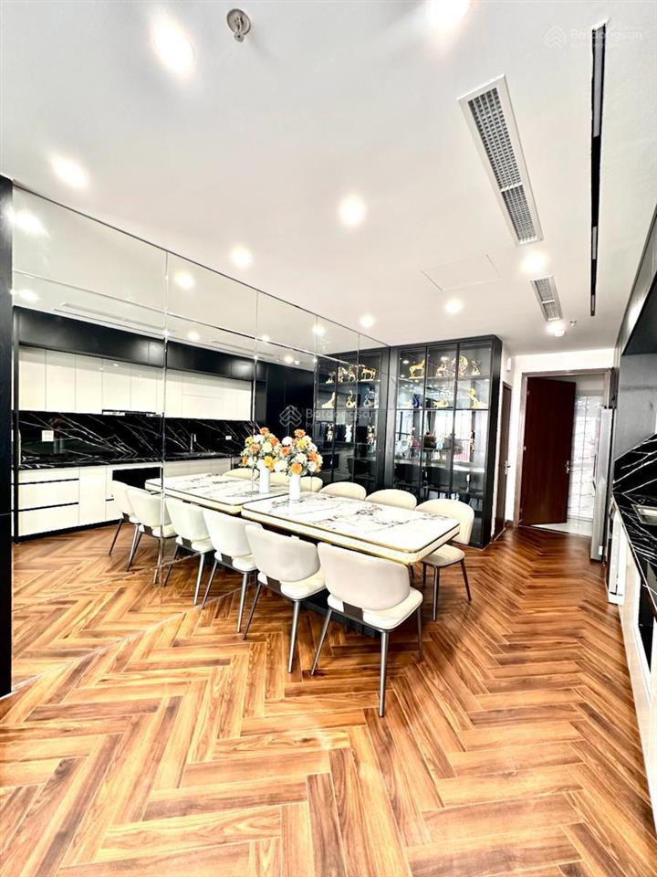 Nhà đẹp mỹ miều!phố vip văn cao,20m ra mặt phố lớn,thang máy,tiện ích ko thiếu gì,mới koong 57m2*5t