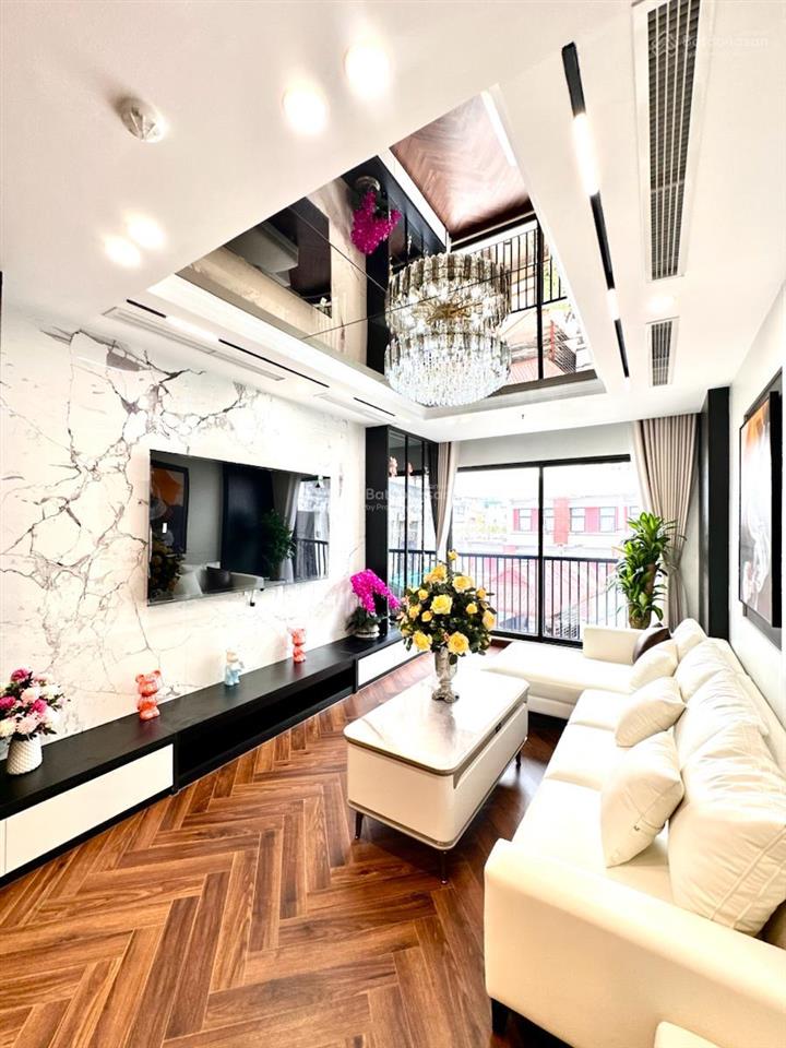 Nhà đẹp mỹ miều!phố vip văn cao,20m ra mặt phố lớn,thang máy,tiện ích ko thiếu gì,mới koong 57m2*5t