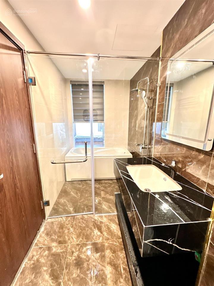 Nhà đẹp mỹ miều!phố vip văn cao,20m ra mặt phố lớn,thang máy,tiện ích ko thiếu gì,mới koong 57m2*5t