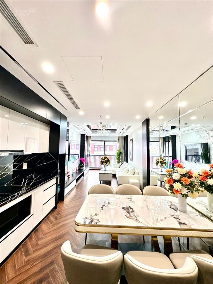 Nhà đẹp mỹ miều!phố vip văn cao,20m ra mặt phố lớn,thang máy,tiện ích ko thiếu gì,mới koong 57m2*5t