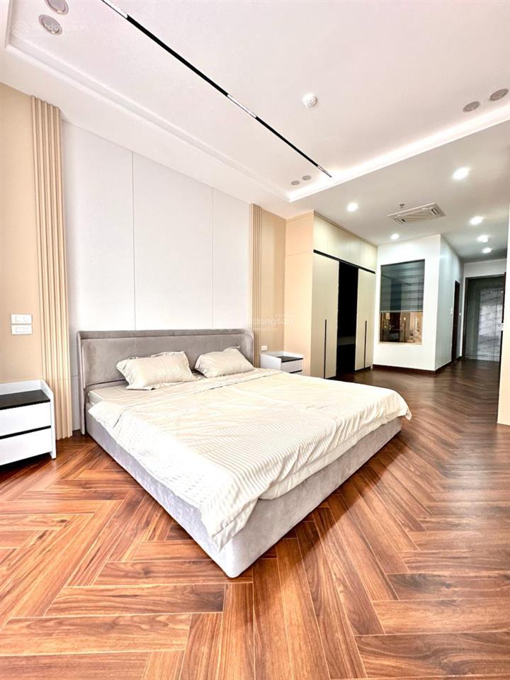 Nhà đẹp mỹ miều!phố vip văn cao,20m ra mặt phố lớn,thang máy,tiện ích ko thiếu gì,mới koong 57m2*5t