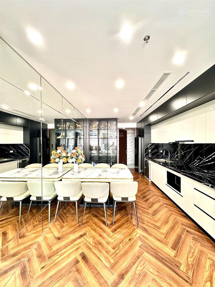 Nhà đẹp mỹ miều!phố vip văn cao,20m ra mặt phố lớn,thang máy,tiện ích ko thiếu gì,mới koong 57m2*5t