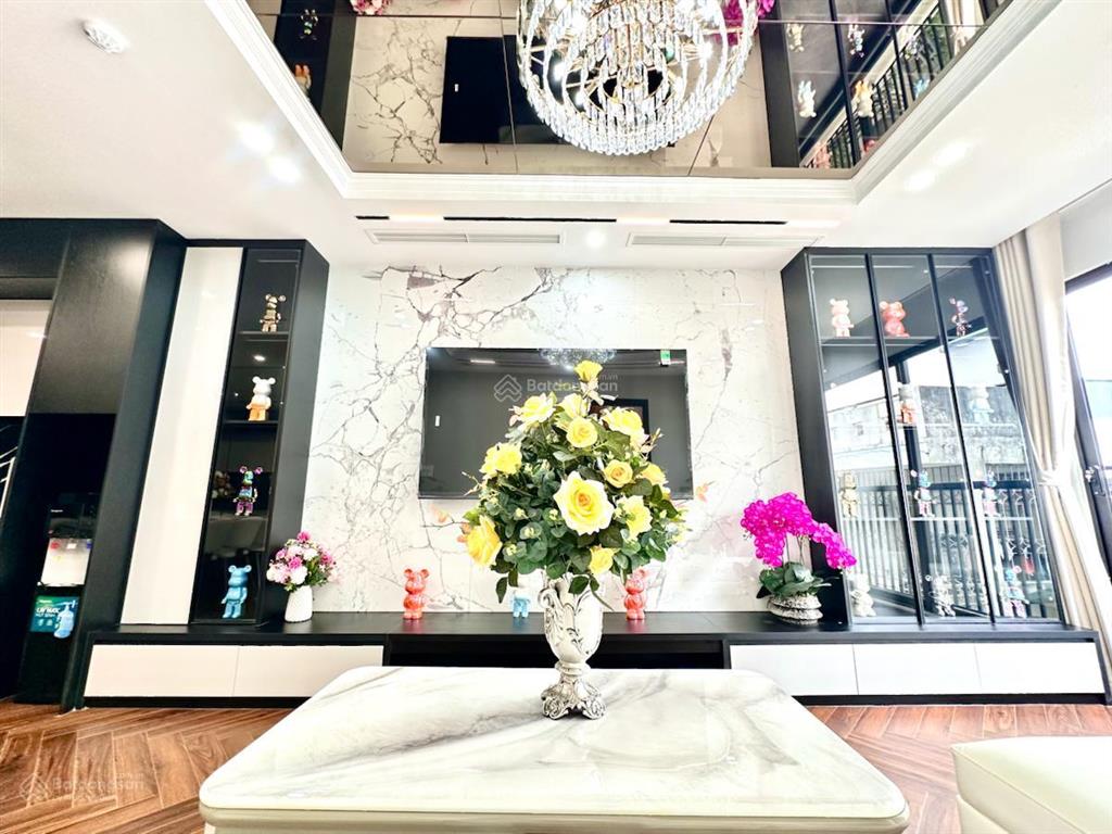 Nhà đẹp mỹ miều!phố vip văn cao,20m ra mặt phố lớn,thang máy,tiện ích ko thiếu gì,mới koong 57m2*5t