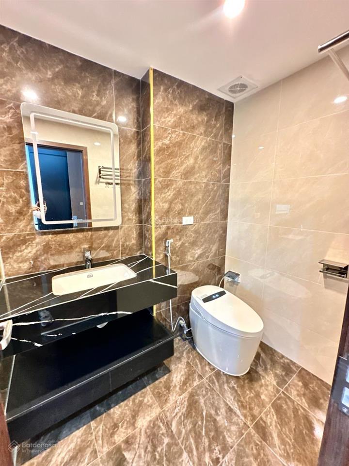 Nhà đẹp mỹ miều!phố vip văn cao,20m ra mặt phố lớn,thang máy,tiện ích ko thiếu gì,mới koong 57m2*5t