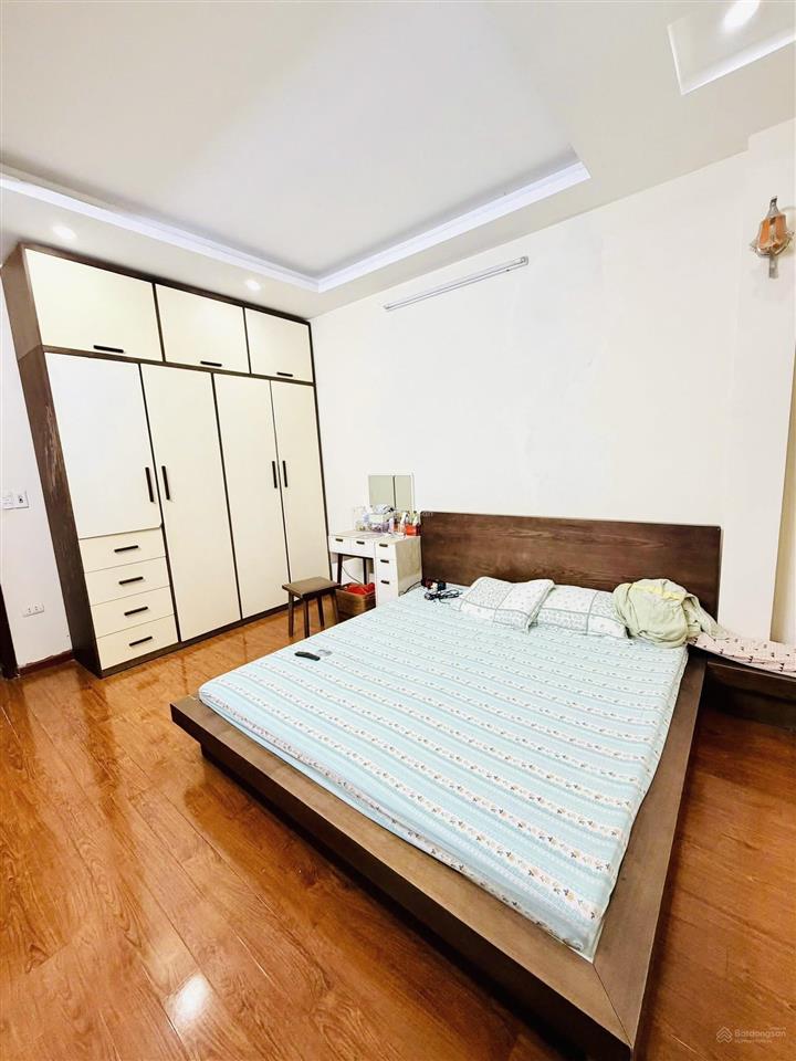 Nhà xinh phố văn cao, thoáng sáng vĩnh viễn, ngõ nông 3 gác ,dân xây, full nội thất, ở ngay, 56m*5t