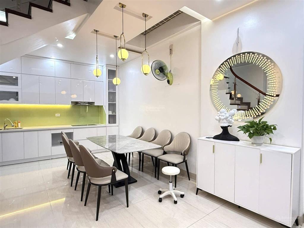 Chưa đến 7 tỷ! phố văn cao ,2 thoáng trước sau, dân xây, ba gác, full nt, ngõ nông ,30m ra phố