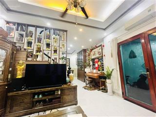 Nguyễn công hoan , lô góc 3 mặt, thoáng sáng , ngõ thông , sát phố, mới đẹp, sân xe , dân xây