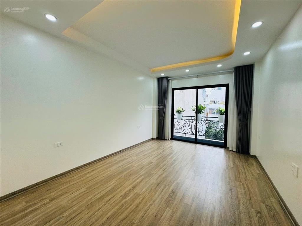 Phố kim mã, bóc seal nhà mới , thoáng sáng vĩnh viễn, sân xe , hướng đón gió , full nt 45m*5t