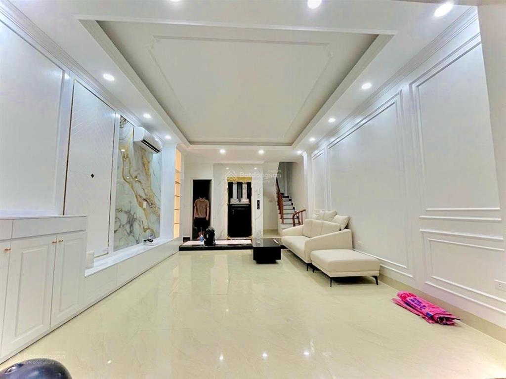 Nguyễn công hoan , 2 mặt thoáng sáng, thang máy , 15m ra ô tô , dân xây kcbt , sân xe , full nt !